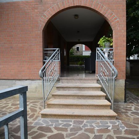 Villa Ferrari Oriella Solignano Nuovo Екстериор снимка