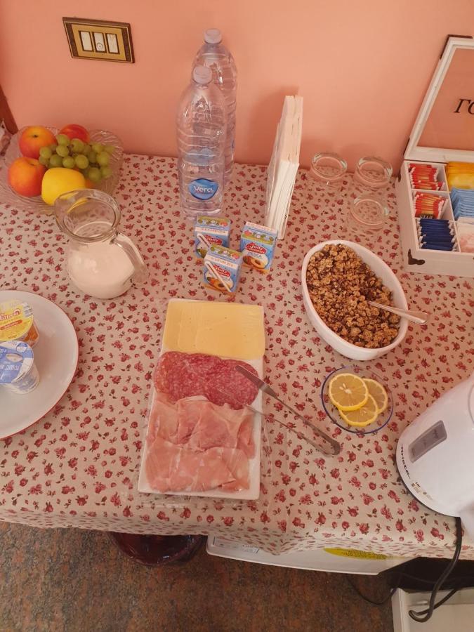 Villa Ferrari Oriella Solignano Nuovo Екстериор снимка