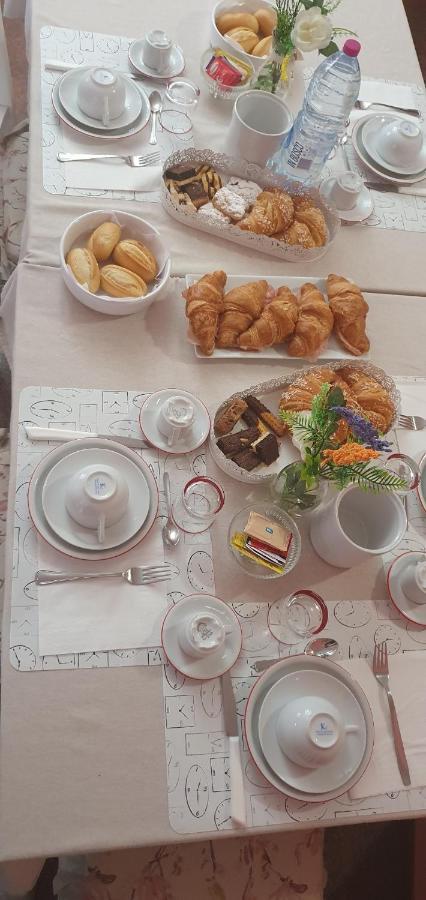 Villa Ferrari Oriella Solignano Nuovo Екстериор снимка