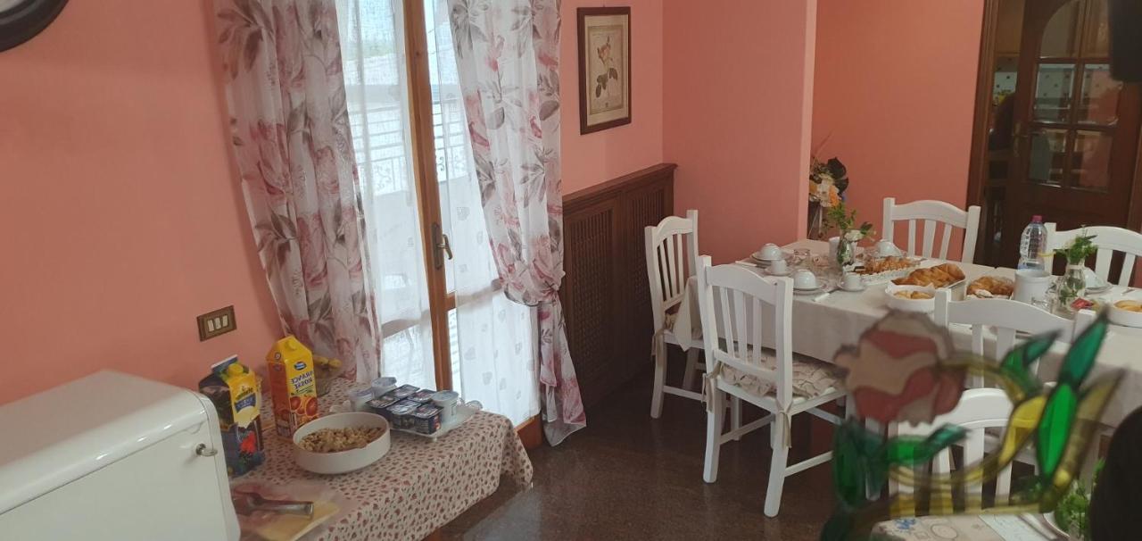 Villa Ferrari Oriella Solignano Nuovo Екстериор снимка